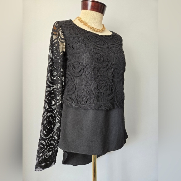 WAGGON PARIS lightweight Lace Overlay Hi-Lo Top. Size Small - Picture 2 of 14